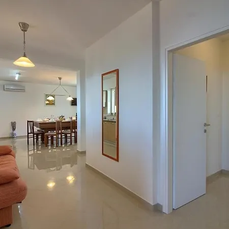 Dom wakacyjny Mit Privatpool Fuer 10 Personen Ca 150 Qm In Brovinje, Istrien Bucht Von Rasa