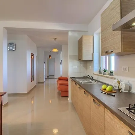 Dom wakacyjny Mit Privatpool Fuer 10 Personen Ca 150 Qm In Brovinje, Istrien Bucht Von Rasa *