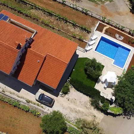 Dom wakacyjny Mit Privatpool Fuer 10 Personen Ca 150 Qm In Brovinje, Istrien Bucht Von Rasa